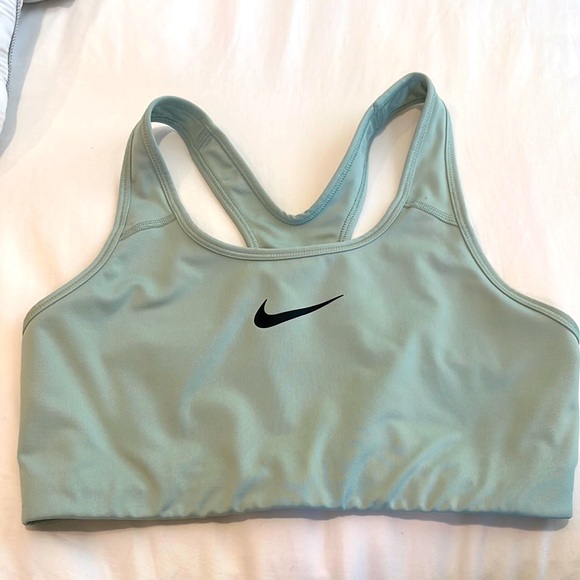 Nike sports bra - Picture 1 of 3